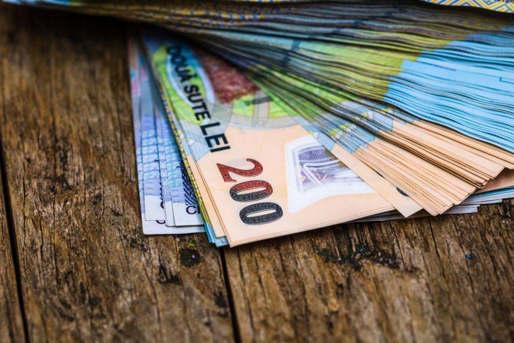 Noi informații importante pentru români! Cine sunt cei care pot cere amânarea plății facturilor la electricitate și gaze
