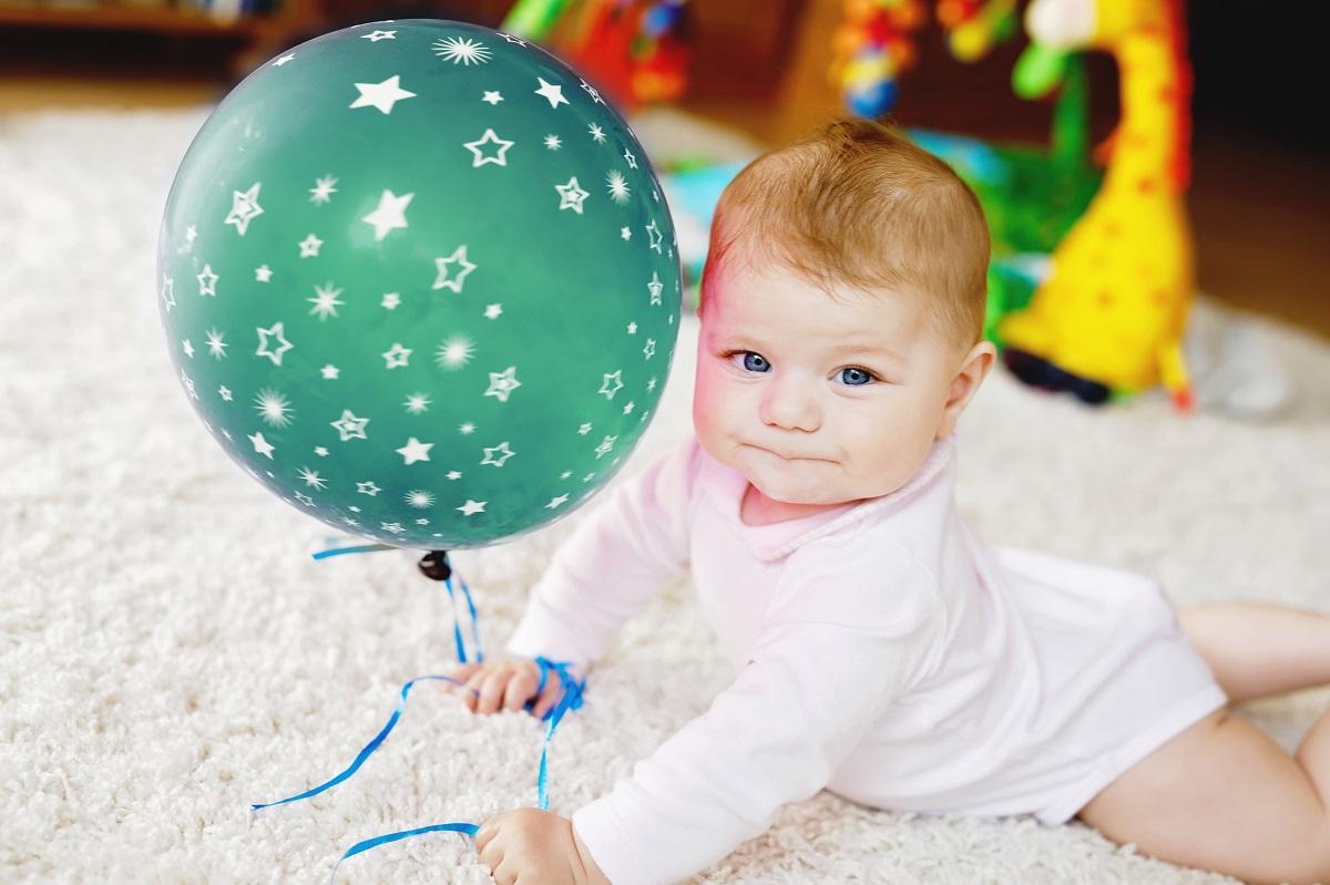 Tragedie în Suceava. Un copil de un an s-a înecat cu un balon. Bebeluşul a murit în drum spre Spitalul „Sf. Maria” din Iaşi