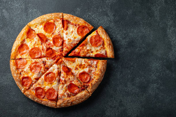 Câte calorii are o felie de pizza: Ai sau nu voie dacă ții dietă?