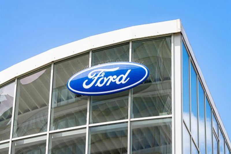 Compania Ford Motor impune angajaților să se vaccineze anti-COVID-19 sau să prezinte adeverință medicală