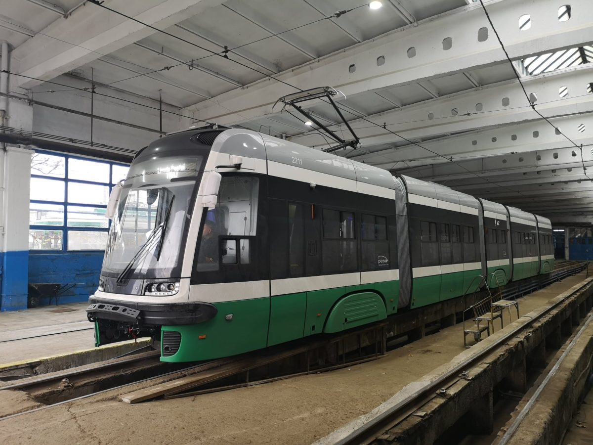 Alte două tramvaie noi PESA au ajuns la depoul CTP Iaşi. Garniturile vor ieşi la stradă în curând