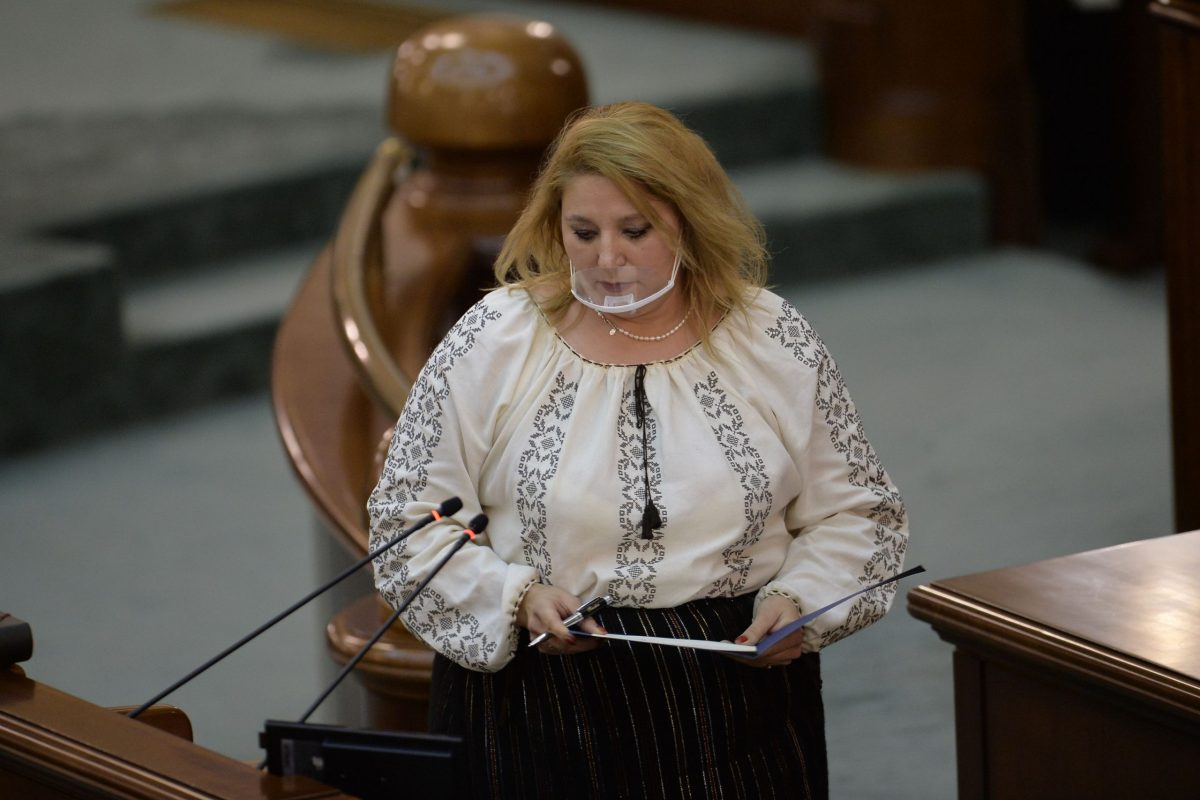 Diana Șoșoacă, un nou scandal în Parlament! Nu vrea să poarte masca de protecție