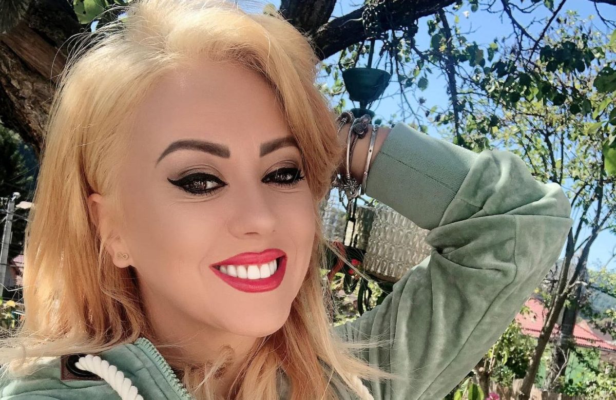 Larisa Drăgulescu, celebră după ce a pozat goală în Playboy. Cum își câștigă acum existența