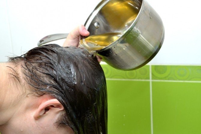 Leacuri bătrânești pentru creșterea părului: Remedii la care apelau și bunicii!