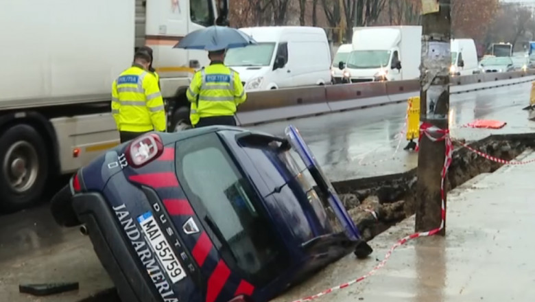 O mașină a Jandarmeriei a rămas blocată într-un șanț. Șoferul autospecialei a fost testat cu etilotestul – FOTO, VIDEO