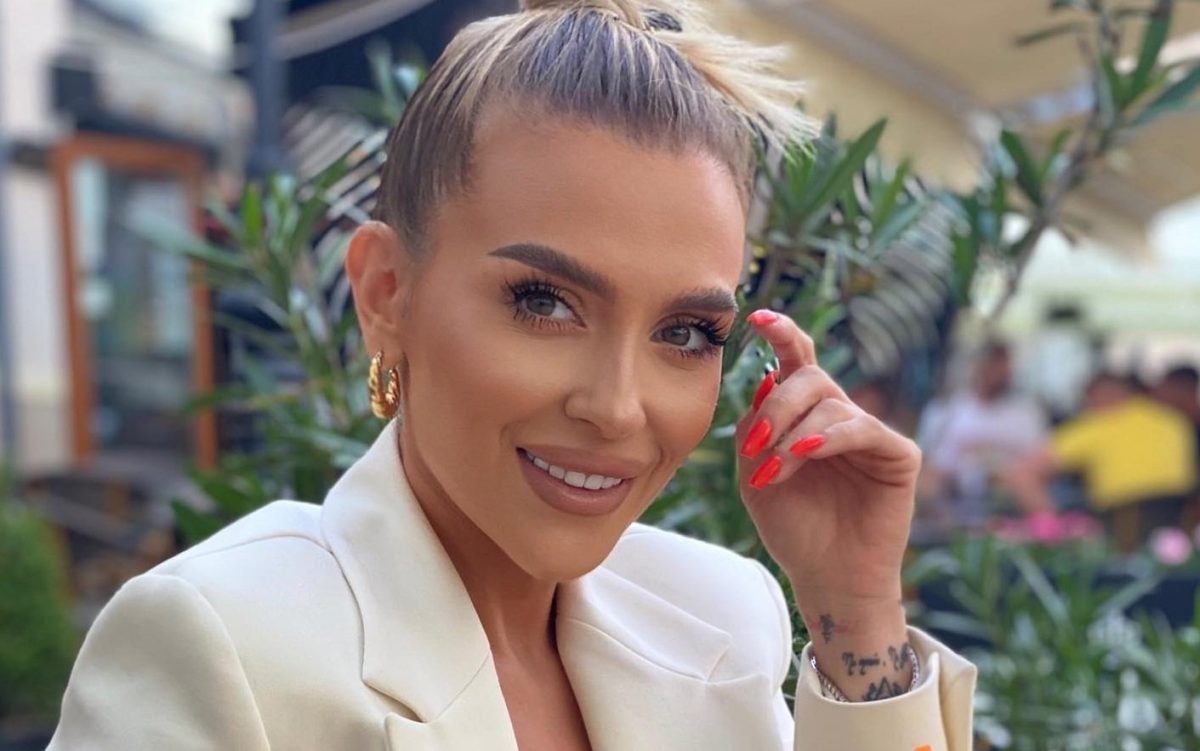Oana Radu, ipostaze provocatoare pe Instagram. Ce spune cântăreața despre criticile din mediul online 
