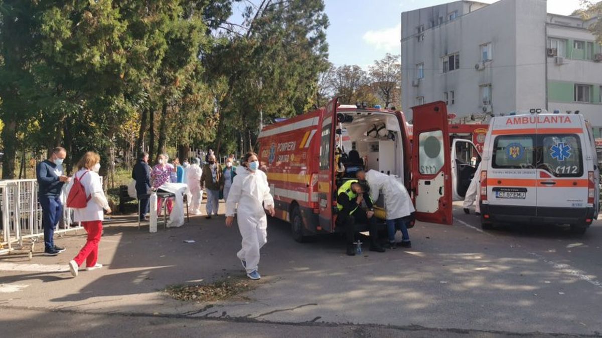 Pacientă internată la Spitalul Floreasca din Capitală s-a aruncat de la etaj. Femeia era confirmată pozitiv cu COVID-19