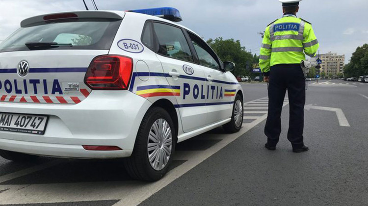 O adevărată tragedie, evitată ca prin miracol! Accident rutier, pe o stradă din Iaşi! Şoferul a pierdut controlul volanului pe fondul unei crize (Exclusiv)
