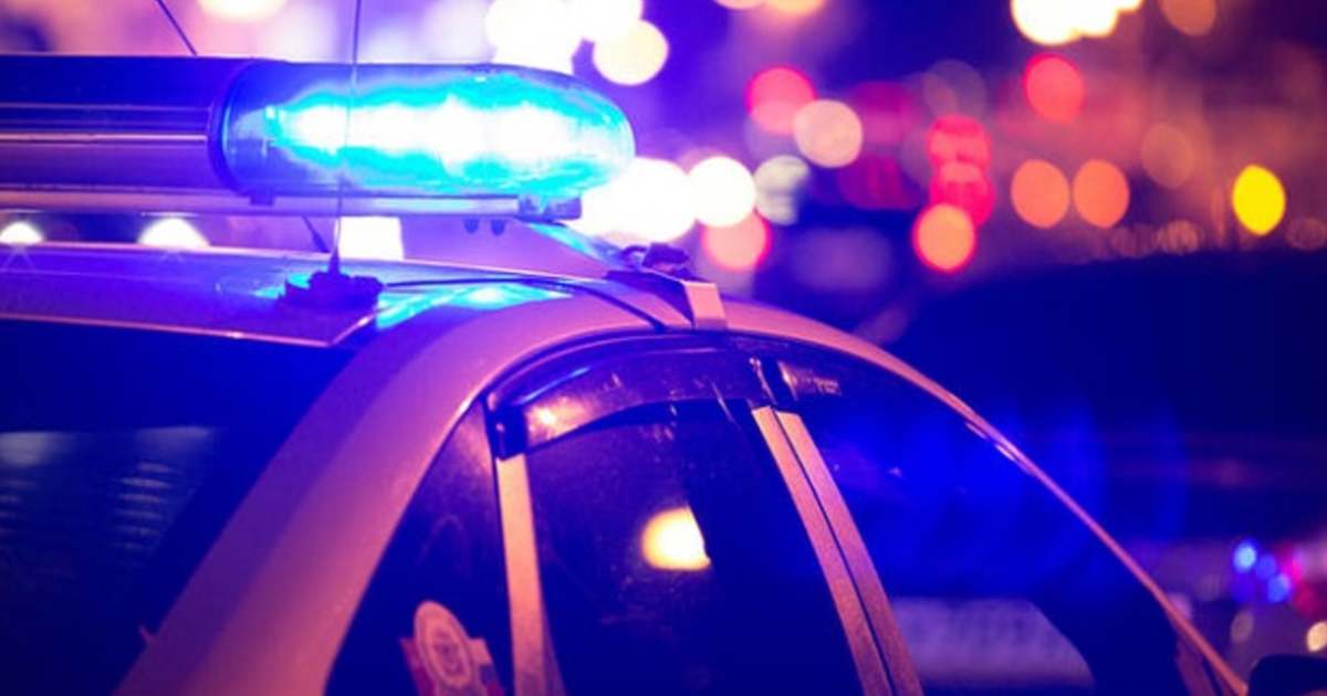 Şofer băut, fără permis şi cu un copil în maşină, oprit de poliţişti cu focuri de armă la Curtea de Argeş
