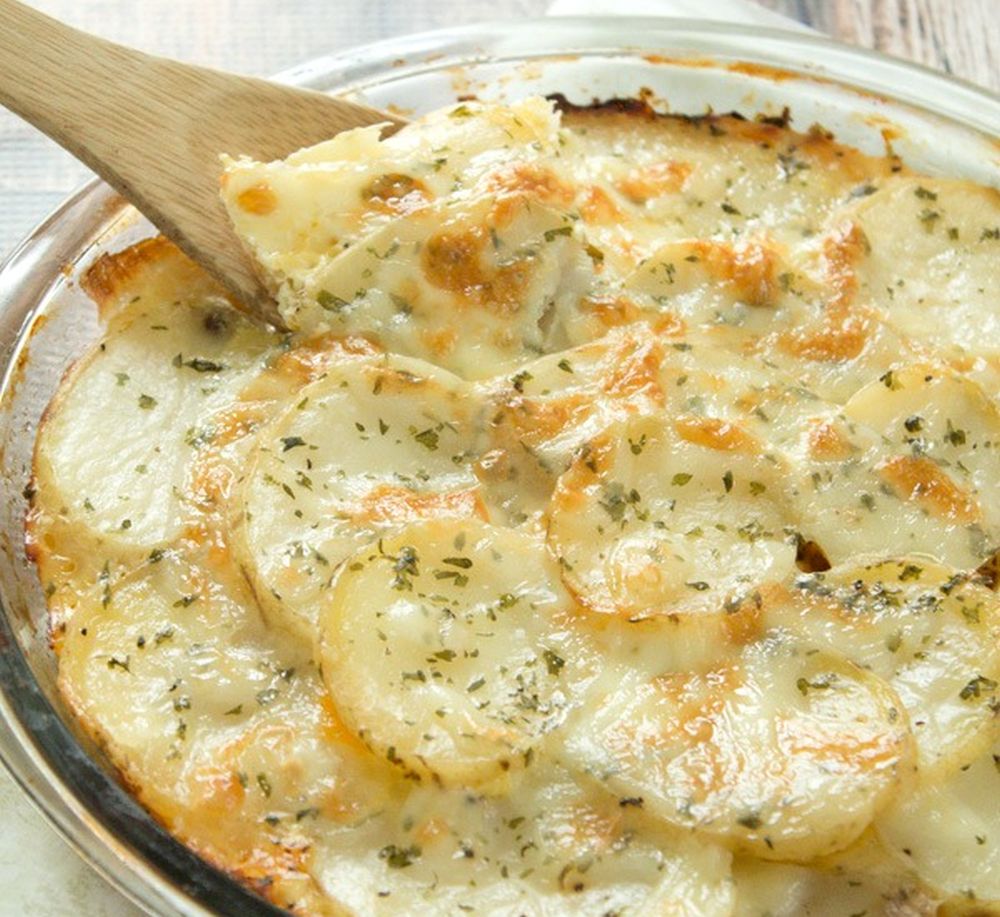 Rețetă cartofi gratinați ca la restaurant: Un gust savuros chiar la tine acasă!