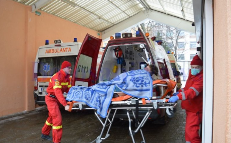 Un bolnav de COVID s-a aruncat de la geamul spitalului din Gherla, unde era internat
