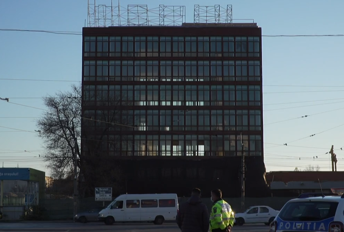 Imagini spectaculoase la Iaşi! Una dintre cele mai cunoscute clădiri din zona industrială va fi aruncată în aer. Urmează să se construiască un proiect imobiliar – LIVE VIDEO