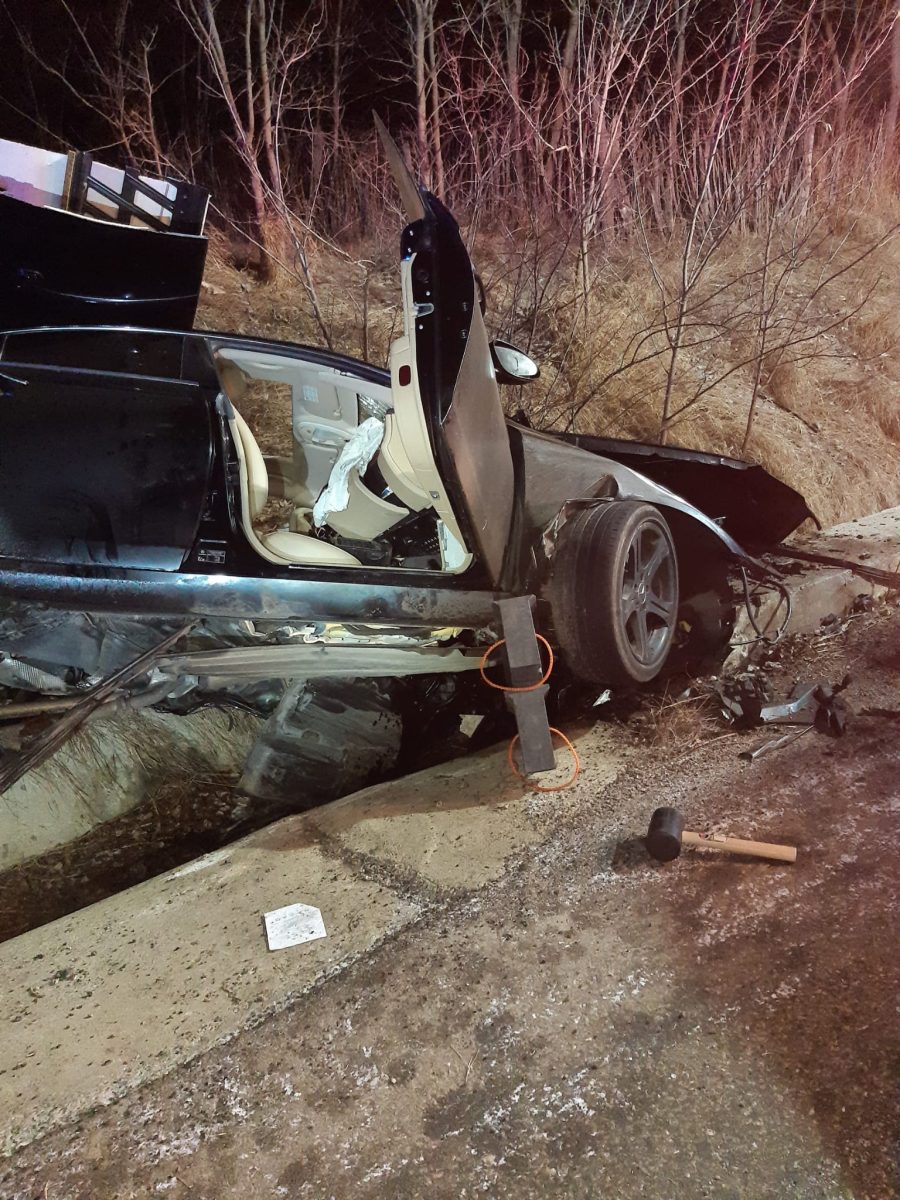 Accident rutier mortal în această dimineață în Iași! Un tânăr în vârstă de 19 ani a murit după ce a intrat cu autoturismul într-un şanţ – FOTO