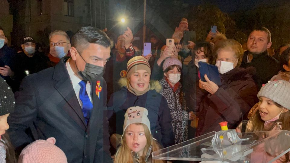 Primăria Iași a aprins de Ziua Națională luminile de sărbători în centrul orașului – Galerie Foto, Live Video