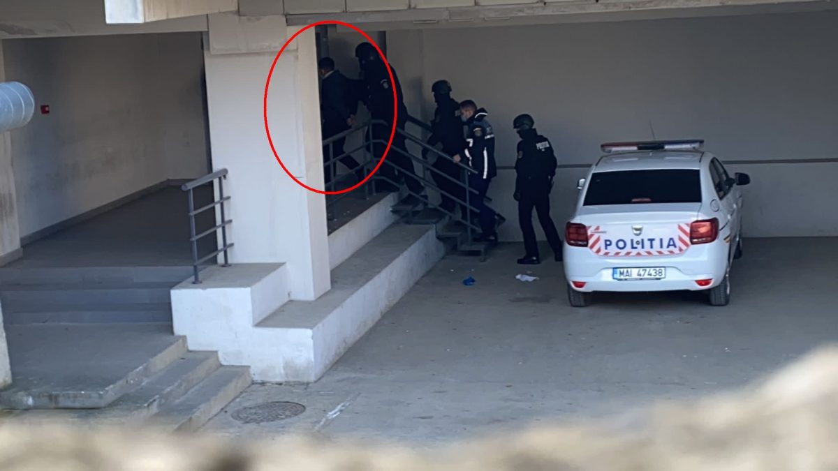 Imagini în premieră cu criminalul de la Iași! Studentul Ahmed Sami El Bourkardi înconjurat de mascați la Tribunalul Iași – EXCLUSIV/ FOTO, VIDEO