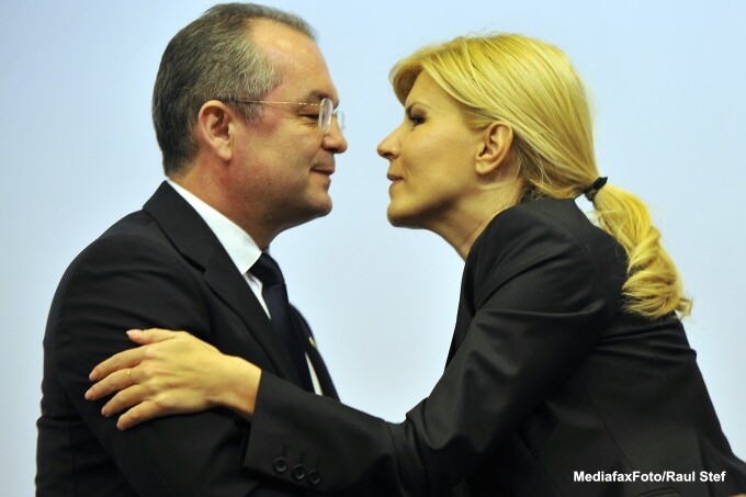 Primăria Cluj-Napoca, condusă de Emil Boc, a început asfaltarea străzii unde Elena Udrea construiește zeci de blocuri – FOTO