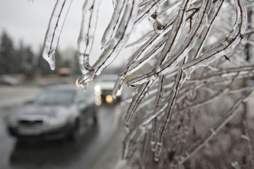 Reprezentanții ANM au emis Cod galben de polei și precipitații. Iată care sunt zonele vizate