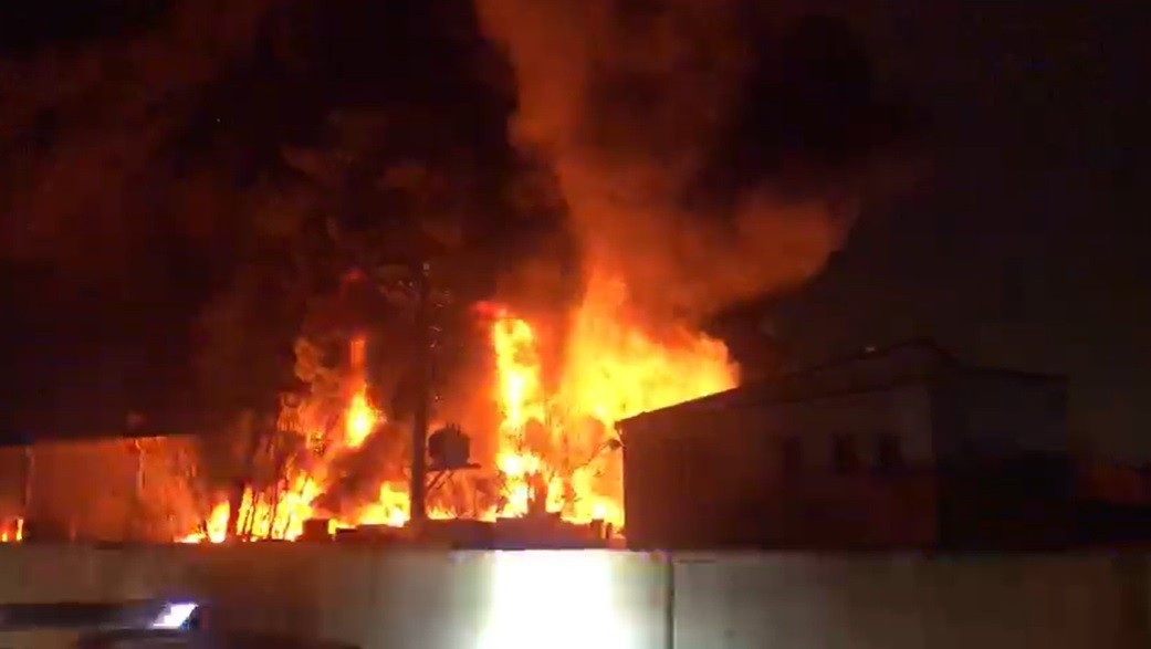 O femeie din Thailanda a incendiat depozitul în care lucra din cauza conflictelor pe care le avea cu seful