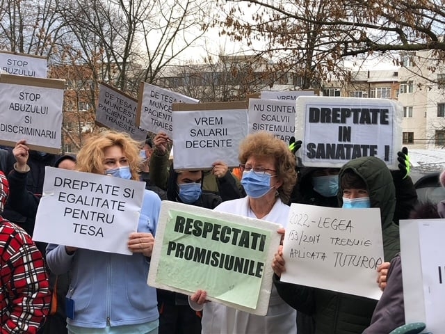 Proteste în București. Sindicaliştii din Sănătate, cu „Plugușorul suferinței lucrătorilor din sănătate”