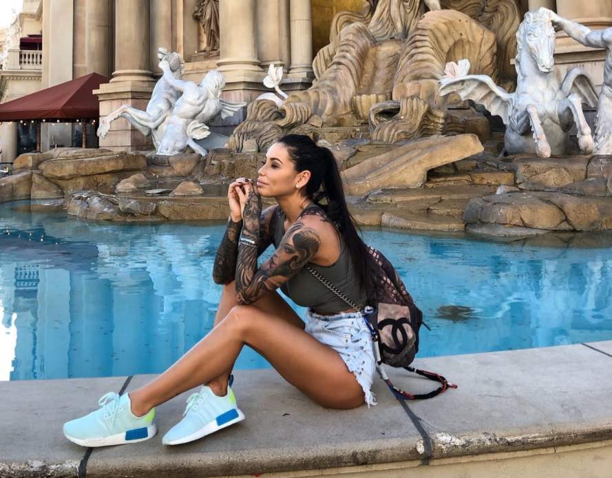 Cum a apărut Roxana Vancea pe coperta Playboy. Bruneta postează poze sexy pe rețelele de socializare