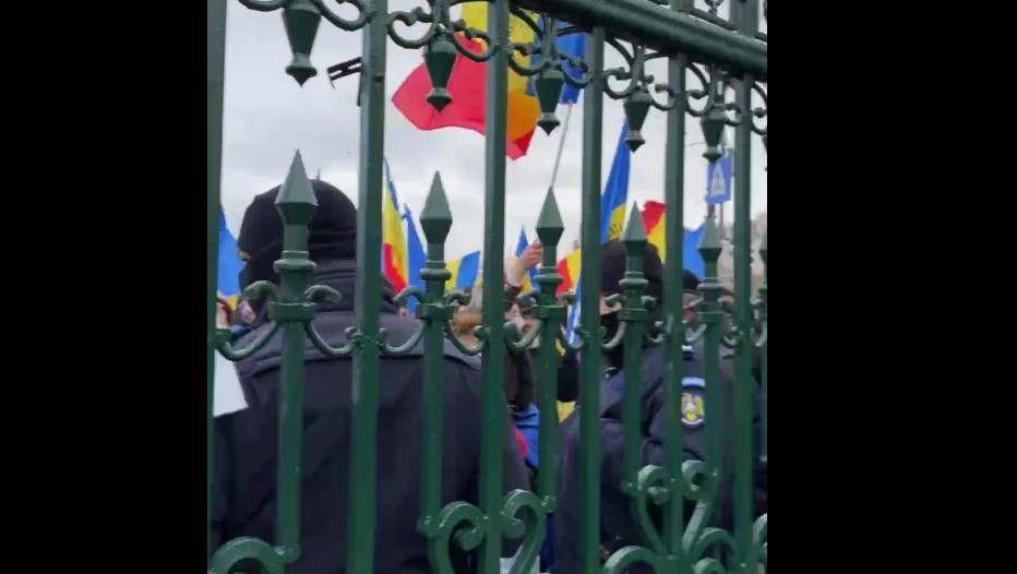 Prima declaraţie a Jandarmeriei după protestul din Bucureşti: „Situaţiile vor fi identificate şi protestatarii sancţionaţi”
