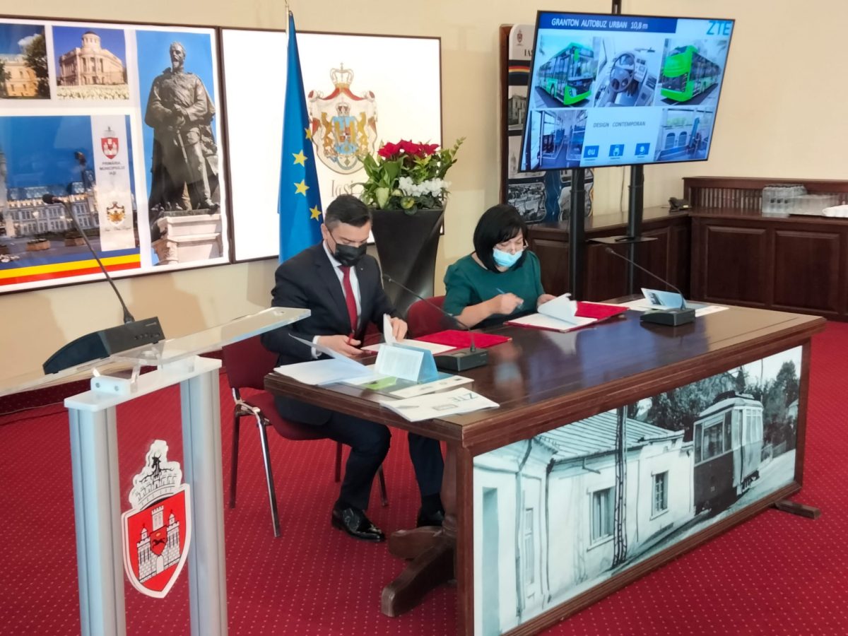 Primăria municipiului Iași a semnat contractul de achiziţie a autobuzelor electrice