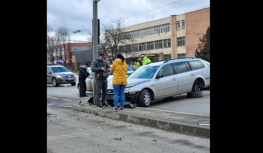 Accident rutier în Baza 3. Două autoturisme au fost avariate după ce au intrat în coliziune – EXCLUSIV, FOTO