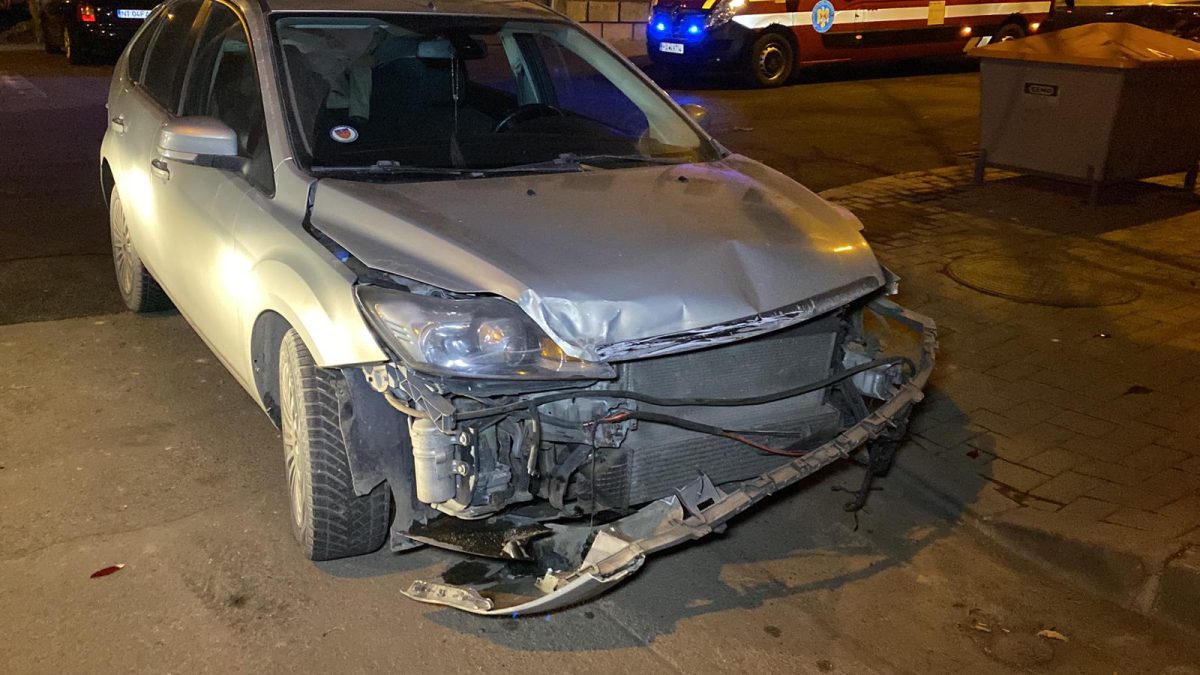 Accident rutier cu victimă pe strada Lascăr Catargi. Au fost implicate două autoturisme -FOTO