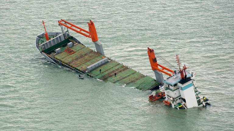 Peste 60 de persoane au decedat într-un accident naval. Alți 24 de pasageri, dați dispăruți pe insula Madagascar – VIDEO