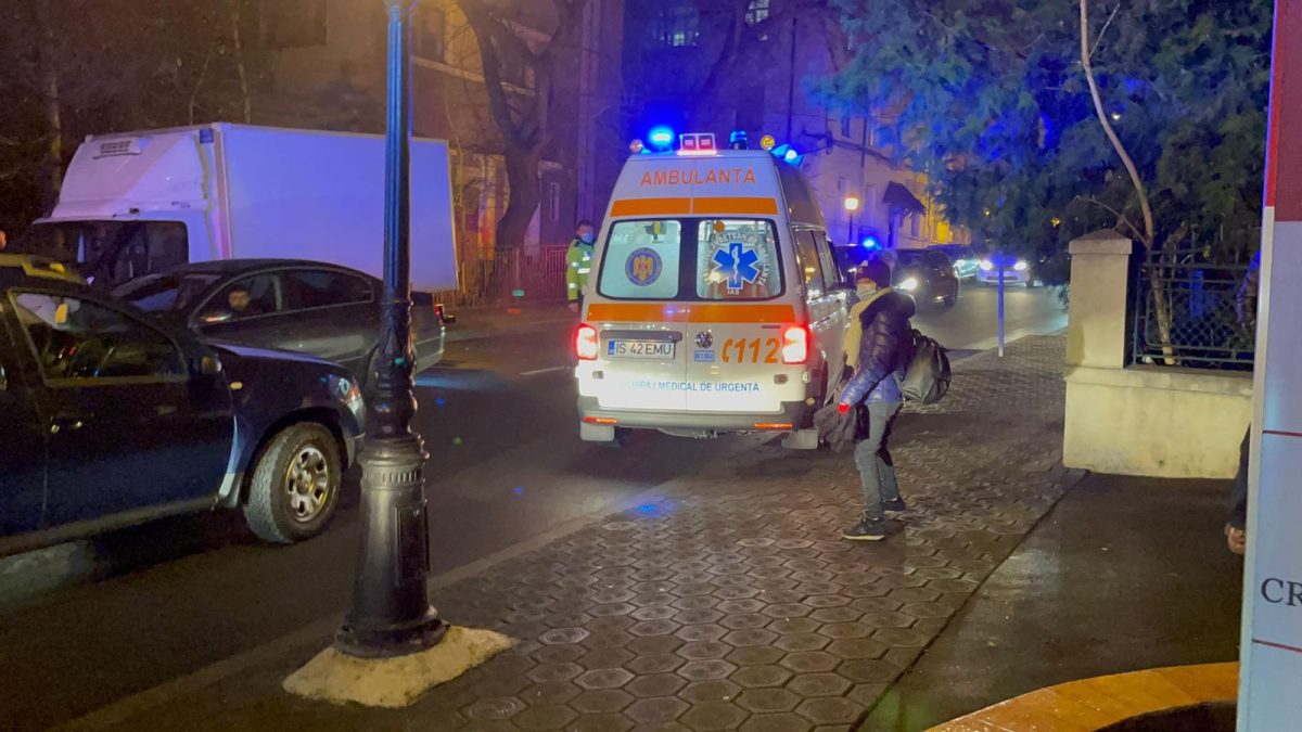 Accident rutier la Râpa Galbenă din Iaşi. Două persoane au fost acroşate de un autoturism – EXCLUSIV, FOTO, UPDATE, VIDEO