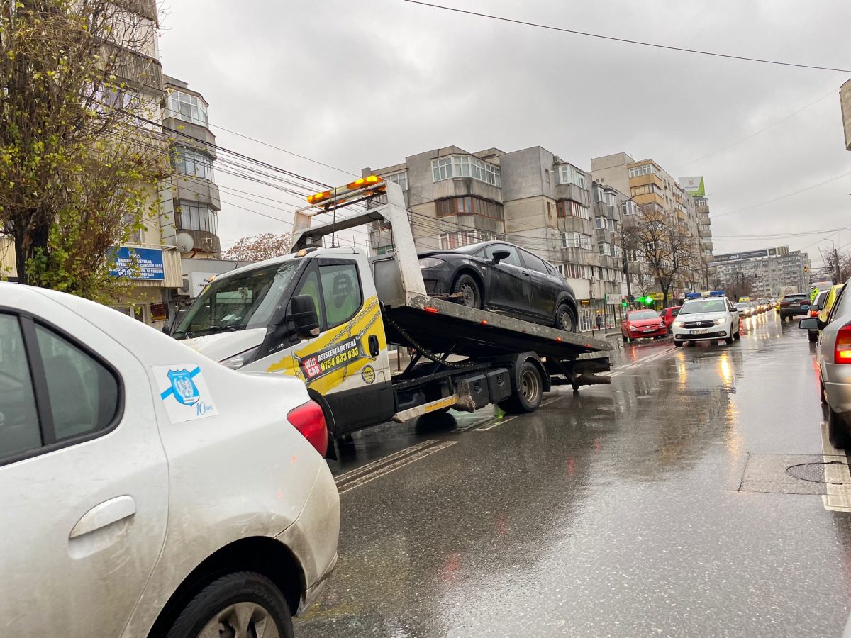 Accident rutier pe Sf. Lazăr. Două autoturisme s-au izbit, după ce unul dintre şoferi nu a acordat prioritate – EXCLUSIV, FOTO