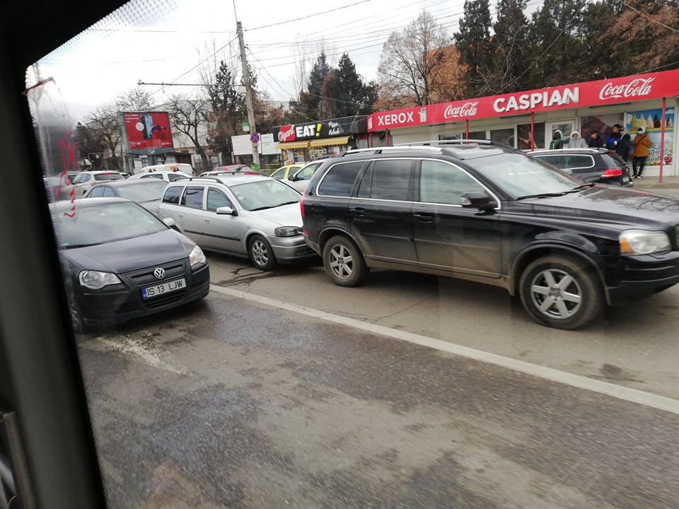Accident rutier pe Bulevardul Socola. Carambol cu trei autoturisme – EXCLUSIV, FOTO, VIDEO