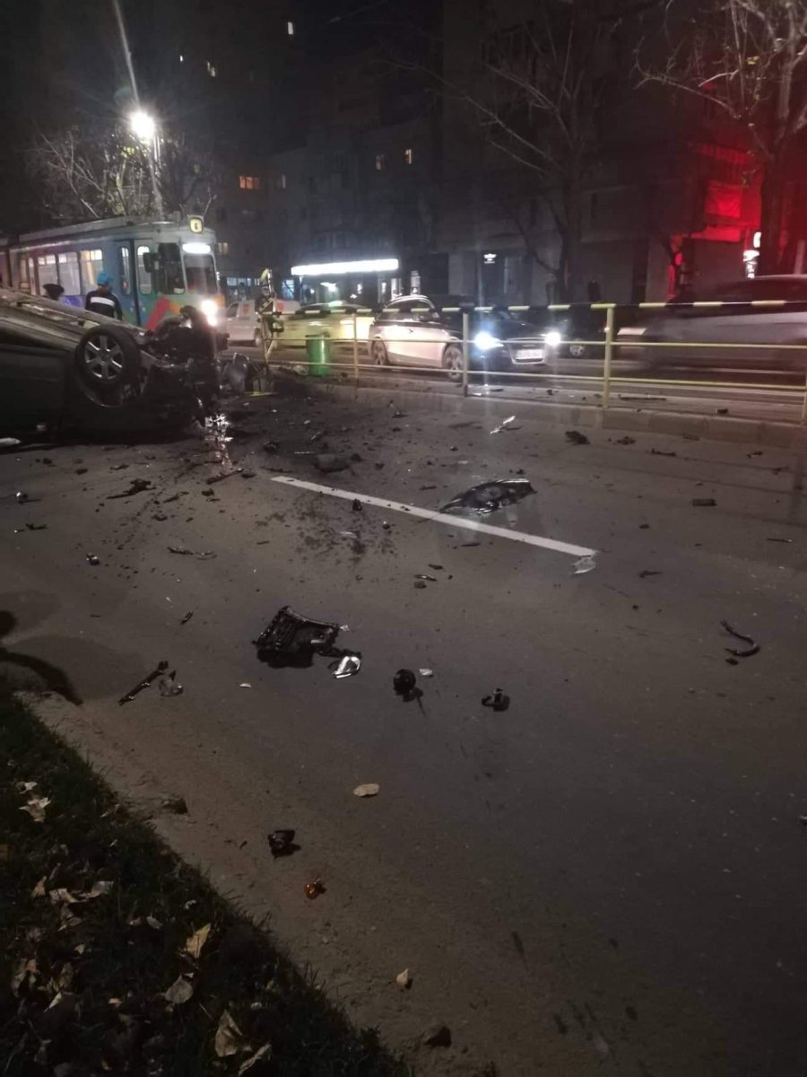 Impact devastator în județul Iași. O mașină s-a răsturnat