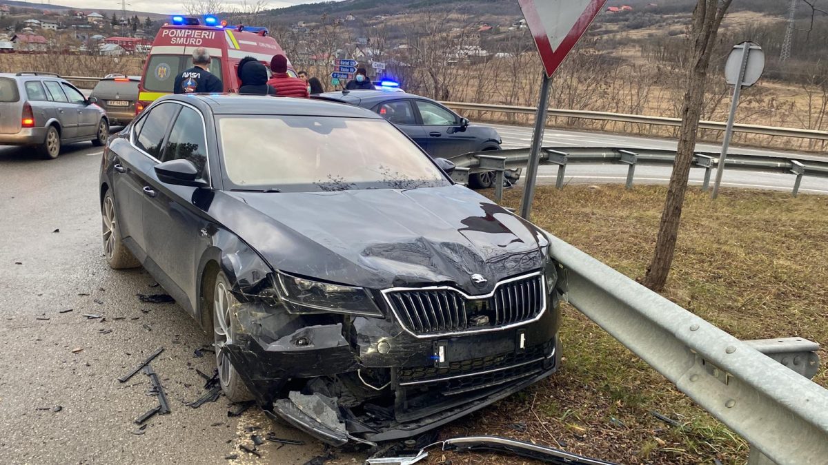 Accident rutier la intersecţia dintre C.A. Rosetti şi Cârlig. Au fost implicate două autoturisme – EXCLUSIV, FOTO, VIDEO