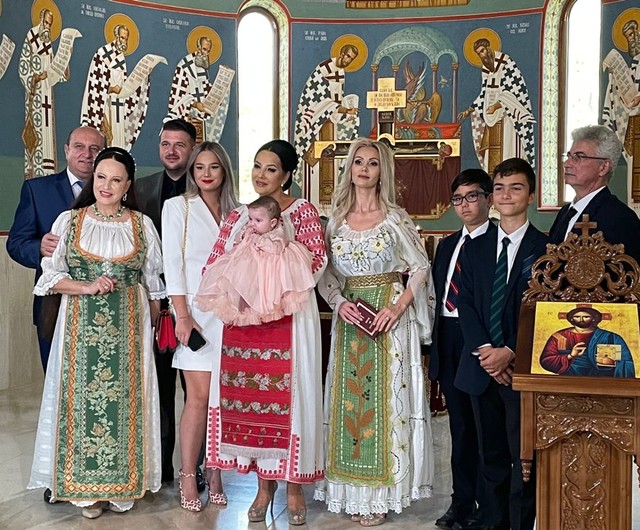 Angela Rusu are trei fiice superbe. Artista de muzică populară este foarte mândră de fetele ei