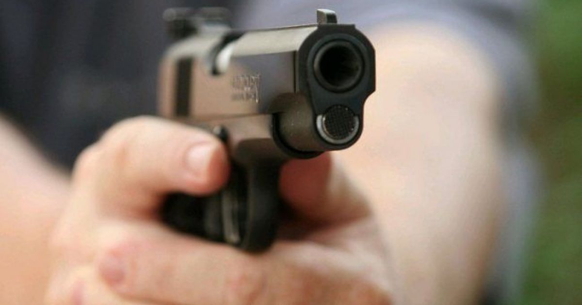 Un polițist a încercat să se sinucidă în Dărmănești. Arma era deținută în mod legal