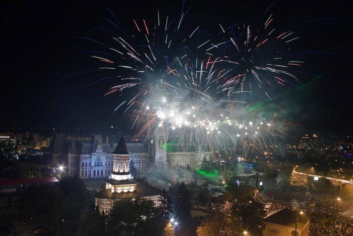 Spectacol cu foc de artificii lângă Palatul Culturii, în noaptea de Revelion. Ce artişti vor urca pe scena din Iaşi