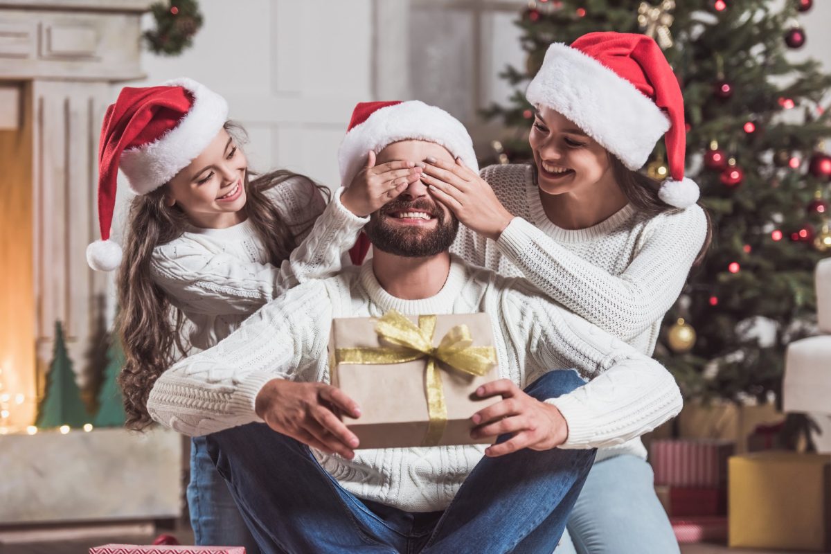 Idei de cadouri pentru bărbați, de Crăciun. Aromele și culorile festive, în topul preferințelor.