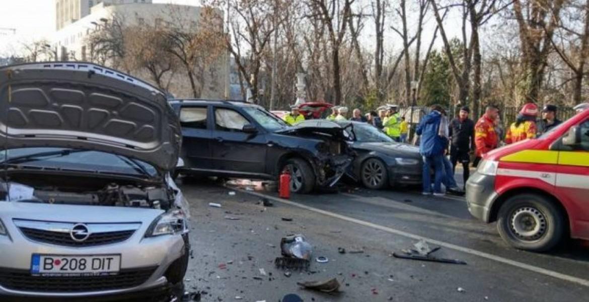 Carambol cu zeci de maşini în București! Traficul a fost restricționat