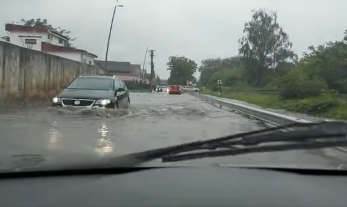 Cod portocaliu de inundații în 11 județe din România 