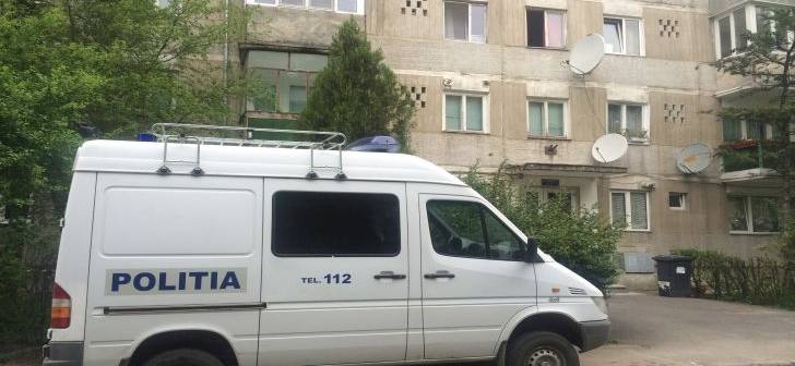 O femeie a fost împuşcată mortal în fața magazinului! Bărbatul a încercat să se sinucidă