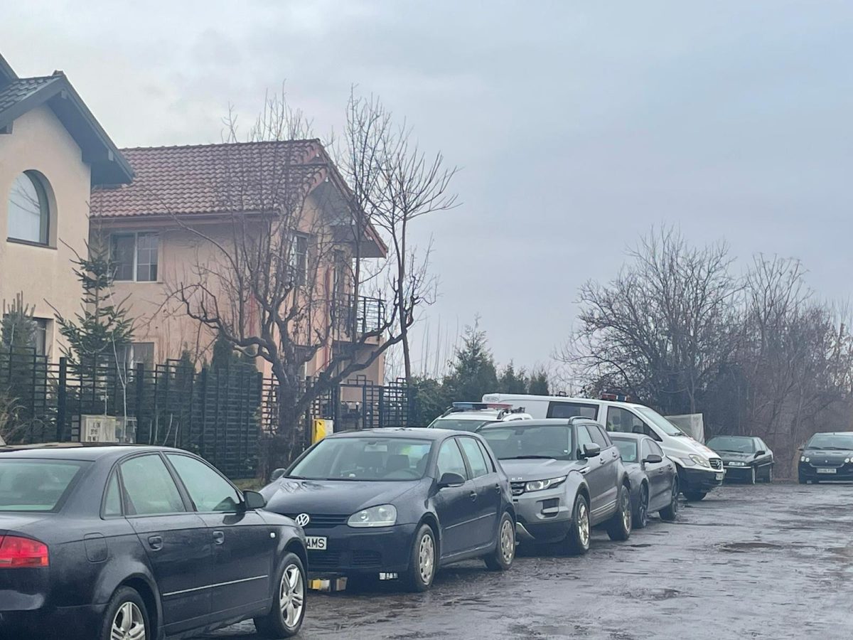 Se continuă ancheta în cazul dublului asasinat de la Iaşi. Poliţiştii sunt prezenţi şi astăzi la casa în care s-a întâmplat tragedia -EXCLUSIV, FOTO, VIDEO