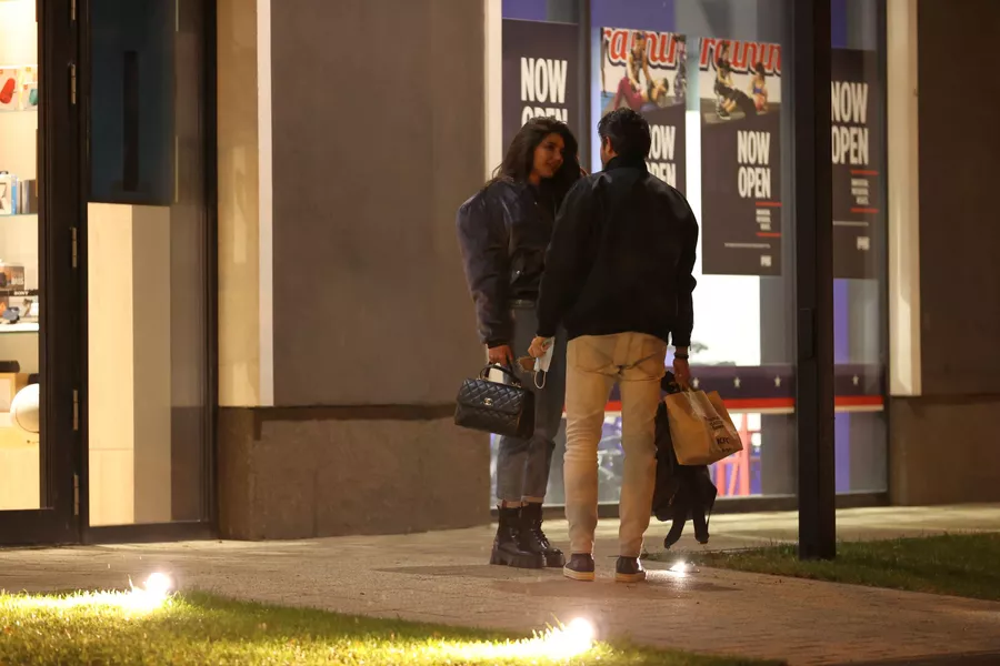 Cristina Ich văzută de mână cu un alt bărbat, în Capitală. Influencerița s-a despărțit de Alex Pițurcă?! – FOTO