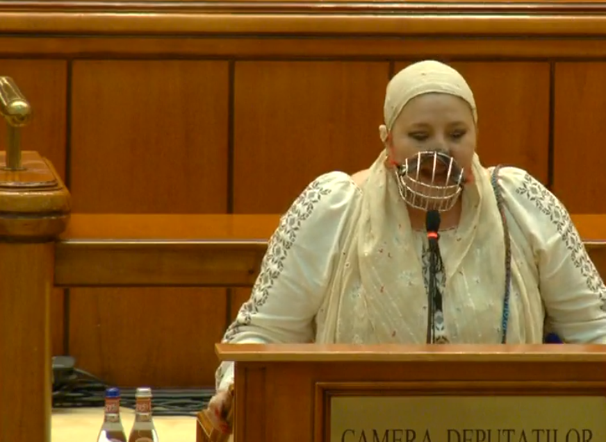 Senatoarea de Iași, Diana Șoșoacă a răbufnit după ce a refuzat invitația pentru a petrece revelionul la un post de televiziune: ” Eu sunt Avocat, Senator al României ”