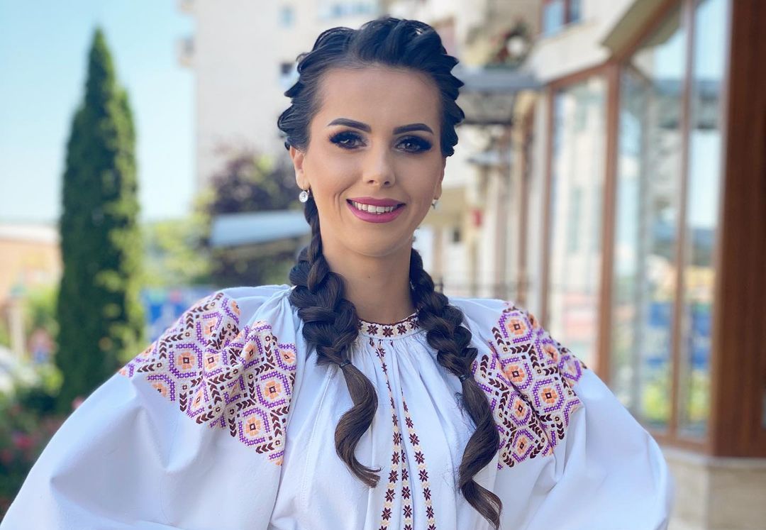 Georgiana Lobonț a pregătit cele mai frumoase colinde de Crăciun. Ce surprize muzicale îi așteaptă pe fanii cântăreței