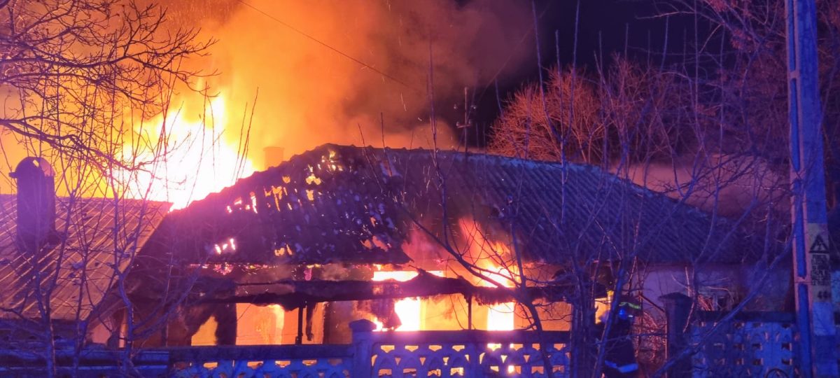Incendiu la o casă din comuna Scobinți
