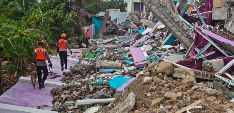 Cutremur în Indonezia de 7,3 grade pe scara Richter. Autorităţile au emis alertă de tsunami – FOTO, VIDEO