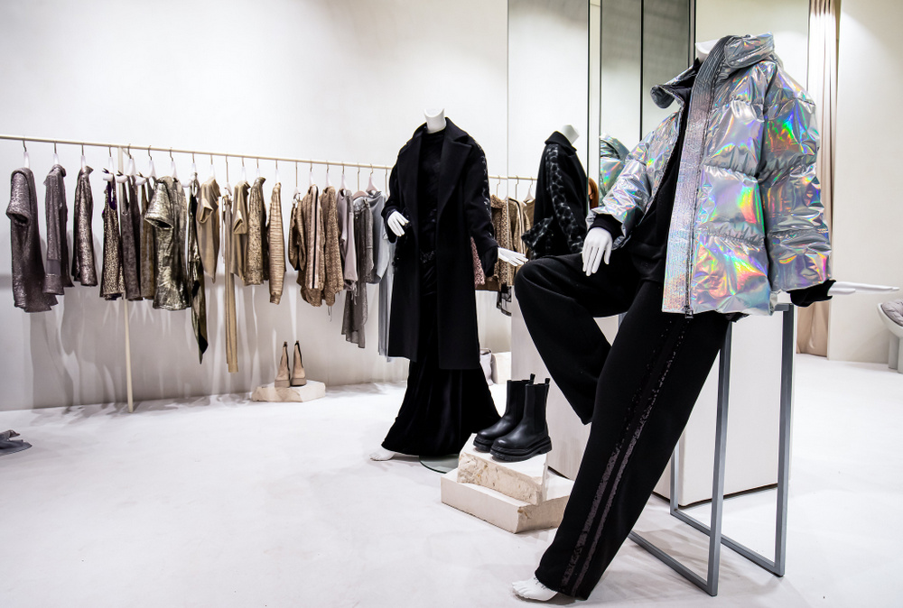 Brandul irina schrotter a inaugurat două locații în Palas: primul magazin cu piese vestimantare de designer și salonul „The beauty room by irina schrotter”