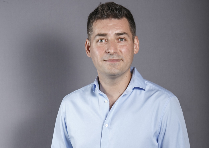 Mihai Jurca are o biografie surprinzătoare. Ce relație are prezentatorul meteo cu mama sa celebră