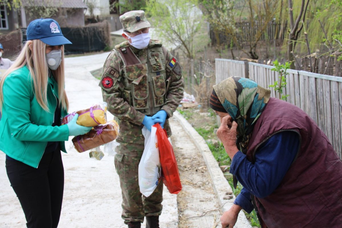 Activități desfăşurate de militarii ieșeni cu prilejul Sărbătorilor de Iarnă